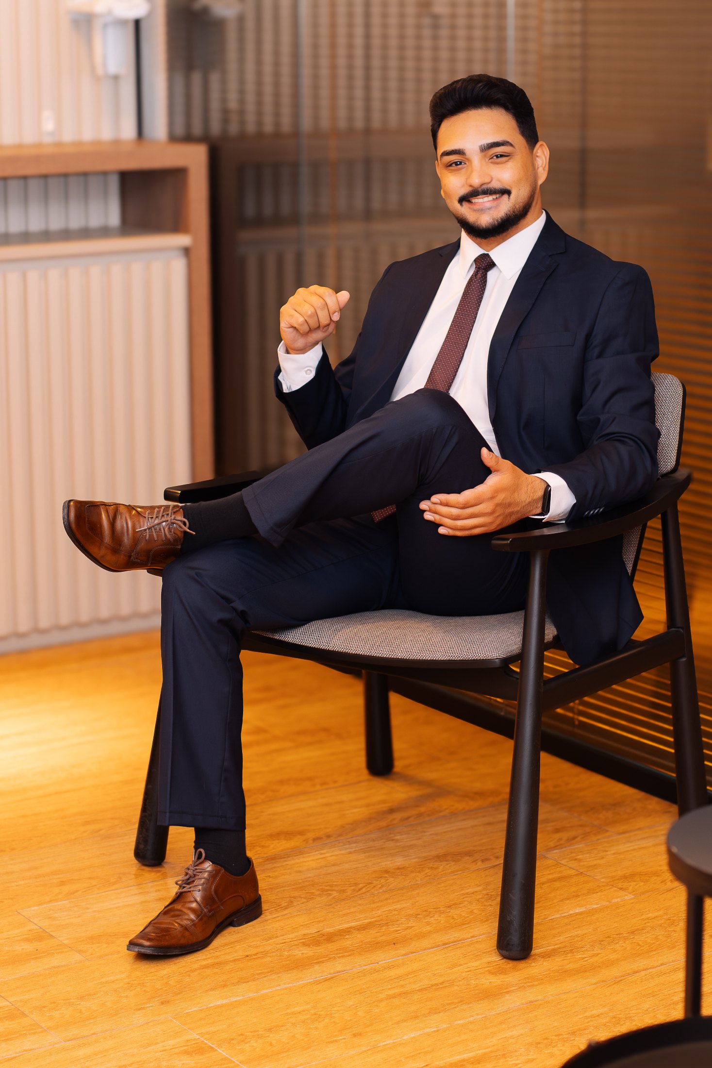 Enzo Campos em retrato profissional para atendimento jurídico