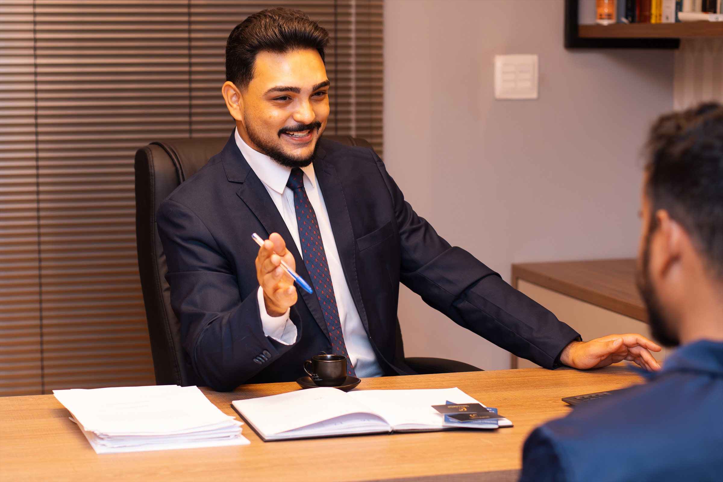 Enzo Campos em retrato profissional para a página de avaliações